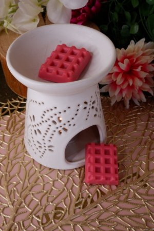 Fondant en forme de gaufre de couleur rose foncé